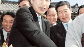 오늘 얼굴 맞대는 이명박-박근혜…‘경선룰’ 합의 왜 못하나