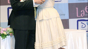 [포토]박경림, 키스에 다리 올리는 센스