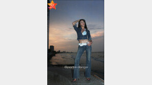 [포토]김인서 ‘한쪽 가슴이…’ 세련된 도발미