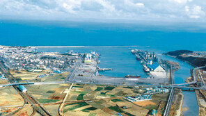 [강원]동해항 컨테이너선 취항… 환동해 물류기지 발돋움