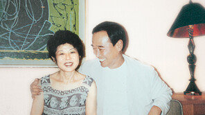 [People.com]남편 ‘월급봉투 편지’모아 책 낸 김용희 씨