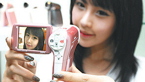 [쇼룸]동영상 촬영하며 사진도 ‘찰칵’