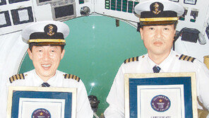 [제주]잠수함 조종사 김원장-김광현 씨 ‘2만시간 무사고 운항’ 기네스 인증받아