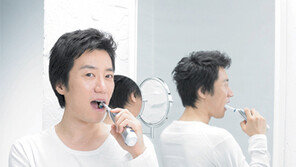 [헬스&뷰티]찬바람 불자 더 시린 이… “주범은 바로 플라크”