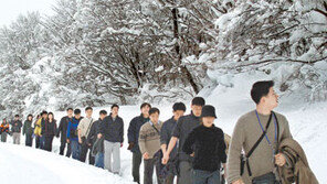 [제주]“겨울 한라산 걸어보세요”