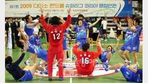 [핸드볼 슈퍼리그 초대챔프] 거침없는 두산…막을자 없다