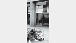 [인문사회]그들이 열심히 일해도 가난한 이유는…