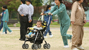 [피플Q 월드 스타 김윤진] 설경구가 강추했던 ‘하모니’ 시사회서 울어버린 첫 작품