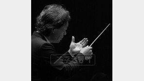 [피플Q 정명훈의삶&음악] 세상서 가장 작지만 큰 악기, 지휘봉