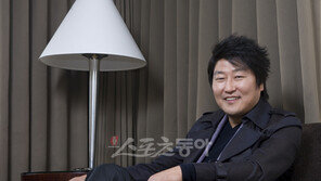 [피플Q 송강호의 영화·친구·삶] 송강호! 후배들은 그를  ‘짐승’이라 부른다