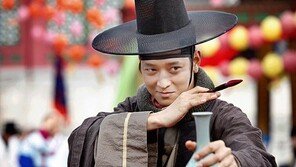[O2/집중분석]전우치와 의형제, 강동원 VS 강동원