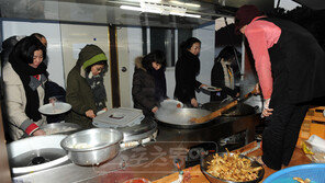 [피플Q｜강호동과1박2일] “카메라 감시에 몰래 먹이지도 못하고…쫄쫄 굶을 땐 참 안쓰럽죠”