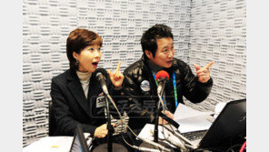 [피플Q｜배기완 아나의 잊지 못할 순간] “각본 없는 드라마, 시험공부하듯 준비”