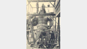 [수도권]이순신장군 동상 1.5m 높아진 까닭은?