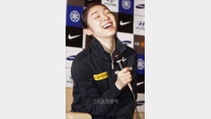 [포토] 김연아, 웃음 ‘빵’ 터졌네!