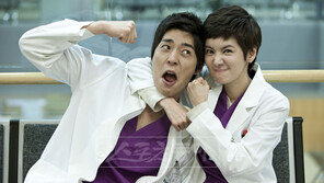 [피플Q｜장서희, 산부인과 그녀는…] “나도 웃길 수 있어요!”