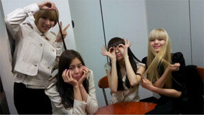 [피플Q｜만능 연예인 애프터스쿨의 비결은] 큰 언니 우대?…가희만 독방, 정아는 엄마…요리도 수준급