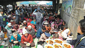 [강원]1300명 점심상에 이웃사랑 듬뿍 담아…