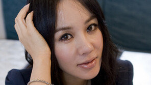 [피플Q｜엄정화의 연기 노래 사랑] 엄정화 “차만 마셔도 스캔들이 터져요”