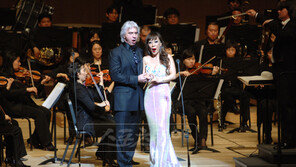 [피플Q｜조수미를 미치게 하는 것들] 침 세례 고스란히… “무대 서면 곤혹”