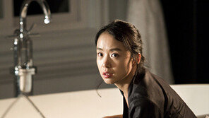 [피플Q｜전도연, 여배우로 산다는건…] “노출 두려워 작품 놓치기 싫어”