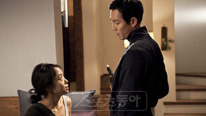 [피플Q｜전도연, 여배우로 산다는건…] 주인집 남자와 하녀의 불륜 다룬 서스펜스