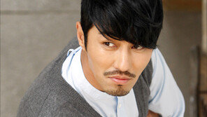 [피플Q｜차승원, 카멜레온 매력속으로] 마흔한살에 꽃중년? 아직 꽃청년이에요!