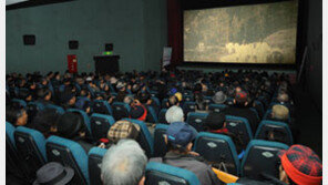 [수도권]추억의 힘!… ‘실버영화관’ 10만 관객