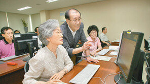 [수도권]‘컴맹’ 떼준 구청서 ‘컴맹’ 가르치래요