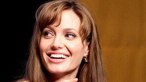 [피플Q｜한국 찾은 안젤리나 졸리의 삶과 영화] So Cooooooooool!…당당한 그녀에게 반하다