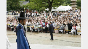[O2/커버스토리] 믹키유천 “민영이보단 제가 예쁘죠”