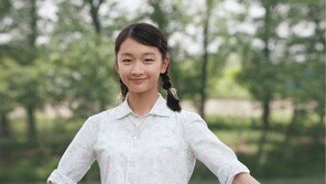 [O2/커버스토리] 열여덟 저우둥위, 장이머우 감독의 뮤즈 계보 이을까