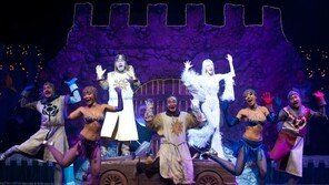 [O2칼럼/권재현의 트랜스크리틱] 4차원 코믹 뮤지컬 ‘스팸어랏’