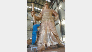 [수도권]‘탈의중’인 이순신 장군님, 요즘 어떠세요?