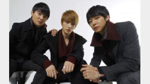 [O2뮤직 화보]JYJ 재중 유천 준수 “이젠 직접 밥상 차려야”
