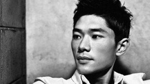 [O2/화보]‘3초 미친 존재감’ 최건우 알고 보니 ‘엄친아’