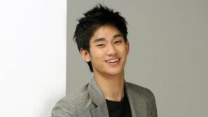 [스타 포커스] 김수현 “김현식 ‘추억만들기’ 애창 송삼동스럽나요? 하하…”