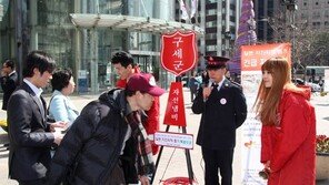 김정훈 션 나르샤…청계천 광장 구세군 모금 참여