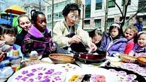 [수도권]‘침 꼴깍’ 삼짇날 화전 만들기