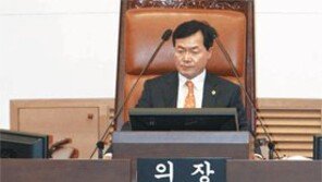 [수도권]오세훈 서울시장 6개월만에 시의회 출석… 날선 공방
