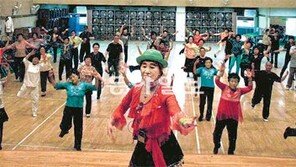 [수도권]“하나 둘 셋… 어르신들 춤바람”