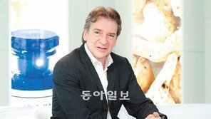 [커버스토리]샤넬 조향사 셸드레이크 인터뷰