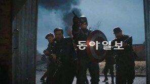 [O2플러스/이문원의 쇼비즈워치]한국의 ‘반미’가 무서웠나? 美영화 ‘퍼스트 어밴져’의 오버