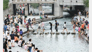 [수도권]연휴 마지막날 청계천 찾은 시민들