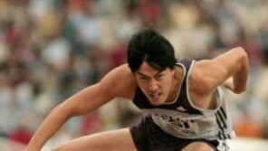 [대구세계육상선수권 D-10]세계의 벽 넘은 110m 허들 류샹-해머던지기 무로후시