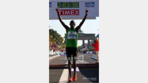 케냐 마카우, 베를린 마라톤서 세계기록 작성