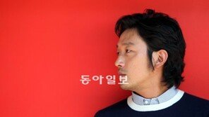 [O2플러스] ‘의뢰인’ 하정우, 연관검색어 ‘머리 크기’에 대해 묻자…