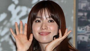 [포토] 한효주, 미소와 손짓…팬서비스도 여신급