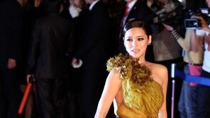 [포토] 박시연, 파격 시스루룩…걸을 때마다 아찔