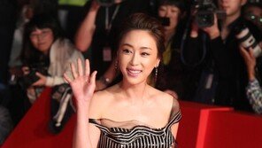 [포토] 강예원, 볼륨몸매 드러난 이색드레스 눈길